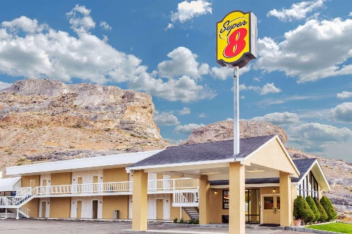 Super 8 by Wyndham Wendover image 1
