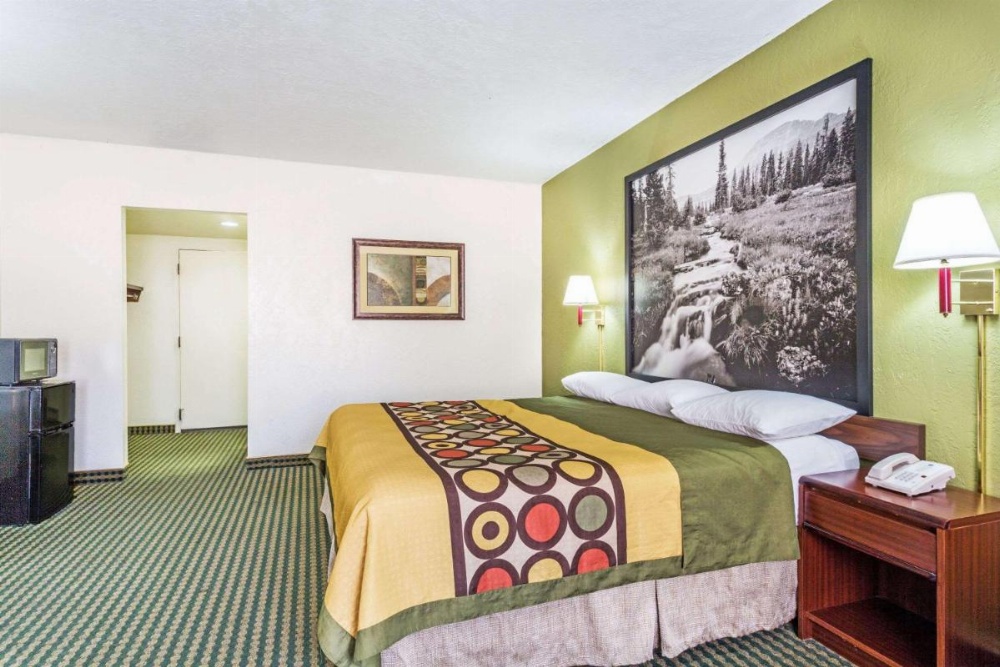 Super 8 by Wyndham Wendover Image 12
