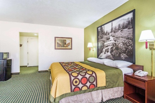 Super 8 by Wyndham Wendover image 12