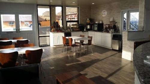 Super 8 by Wyndham Wendover image 17