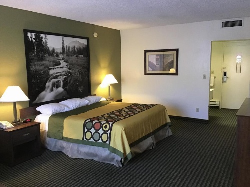 Super 8 by Wyndham Wendover image 19