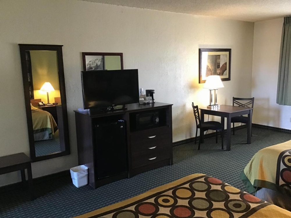 Super 8 by Wyndham Wendover Image 25