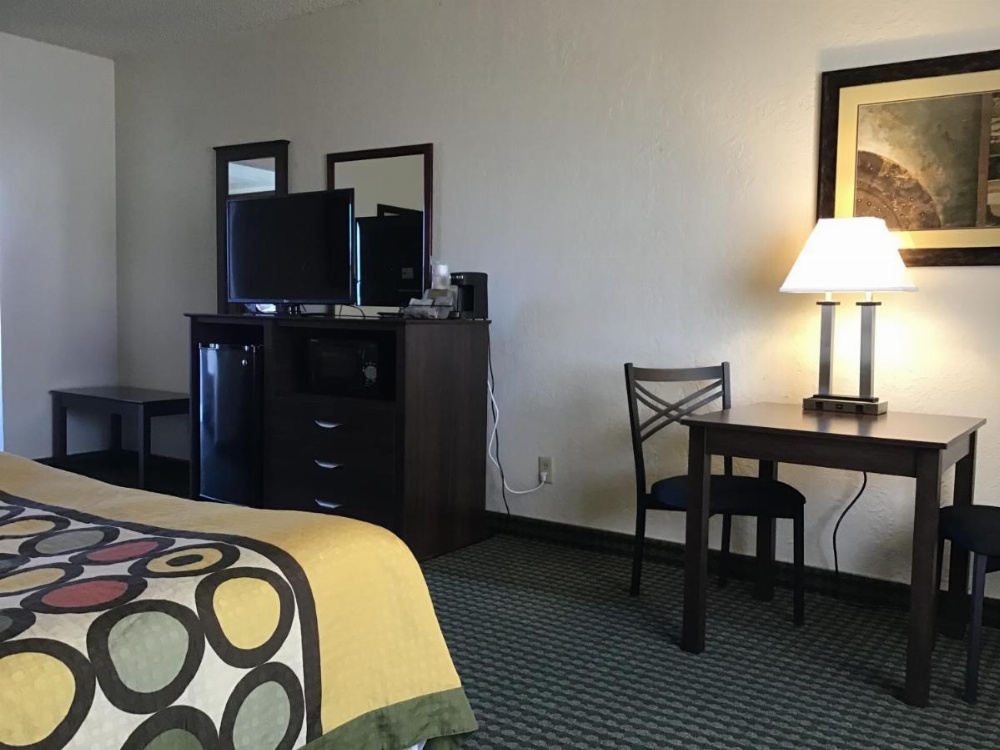 Super 8 by Wyndham Wendover Image 28