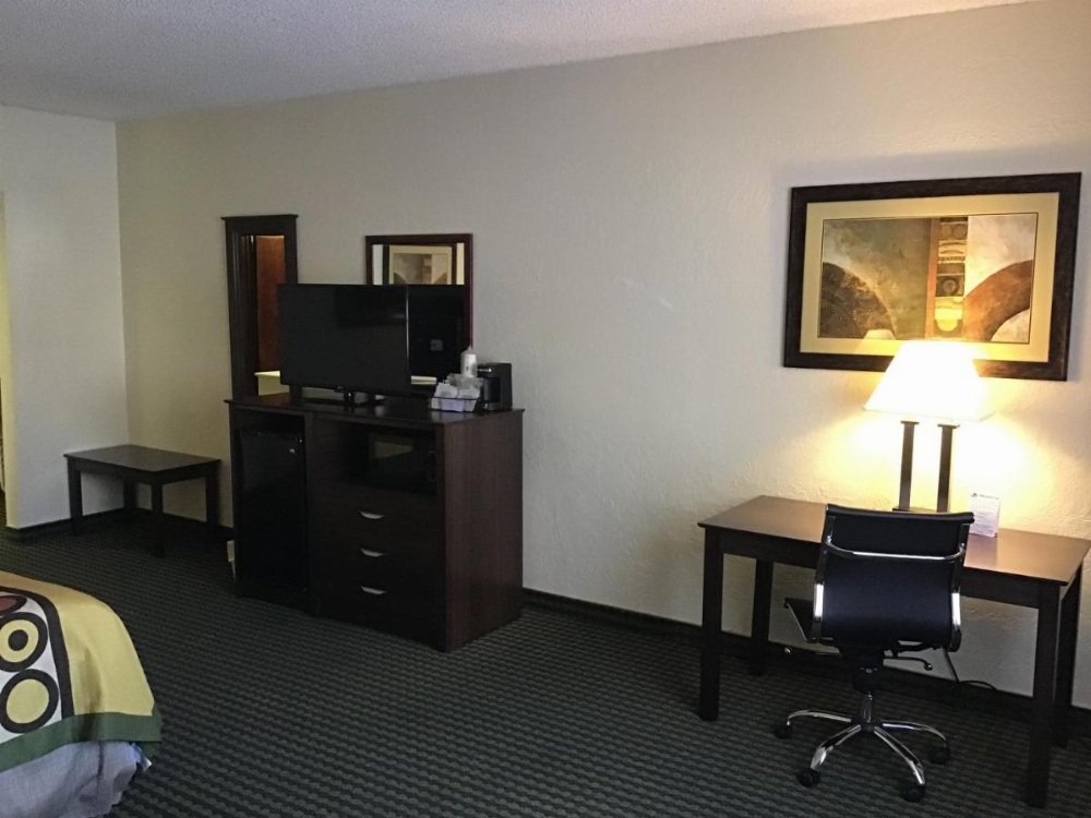 Super 8 by Wyndham Wendover Image 31
