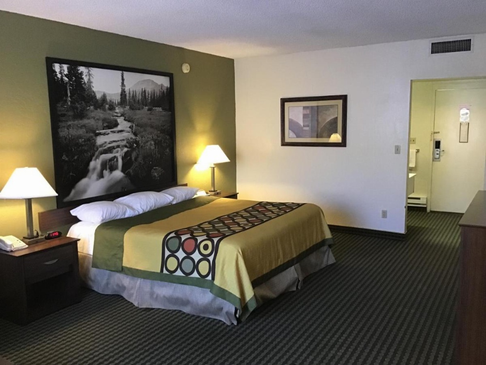 Super 8 by Wyndham Wendover Image 33