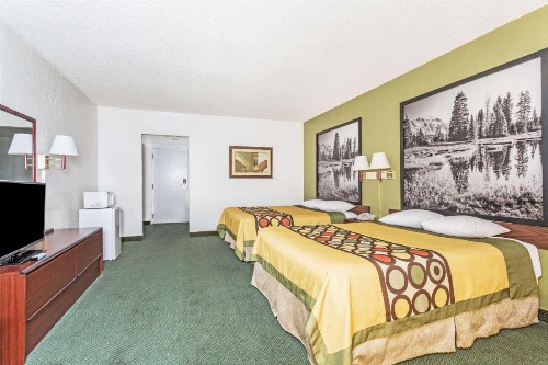 Super 8 by Wyndham Wendover image 5