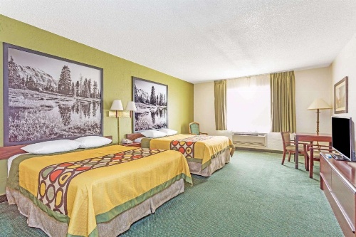 Super 8 by Wyndham Wendover image 6