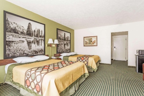 Super 8 by Wyndham Wendover image 7